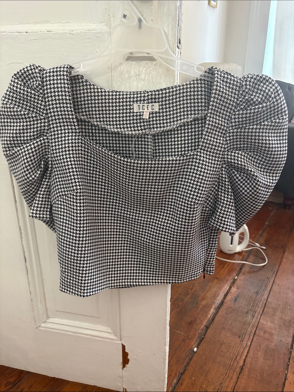 Black & White Houndstooth Puff Sleeve Crop Top